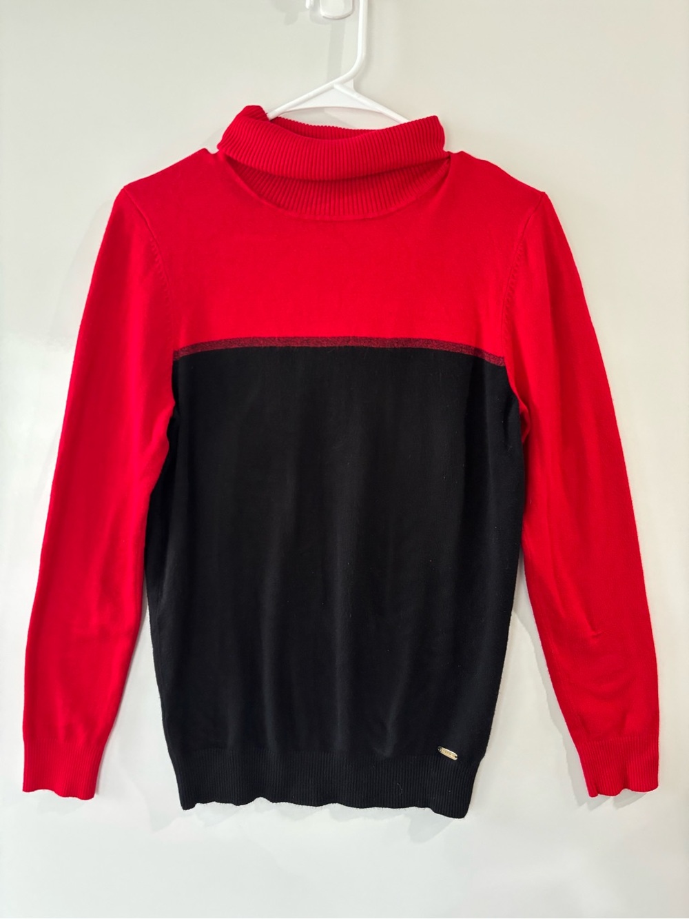 Women’s Calvin Klein Red and Black Colorblock Turtleneck Sweater size medium
